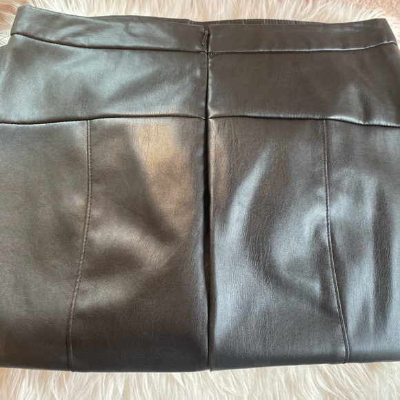 NWT Vegan Leather Skirt with Silver Studs🖤✔️⚫️Worthington Size 8 NWT - Picture 7 of 13